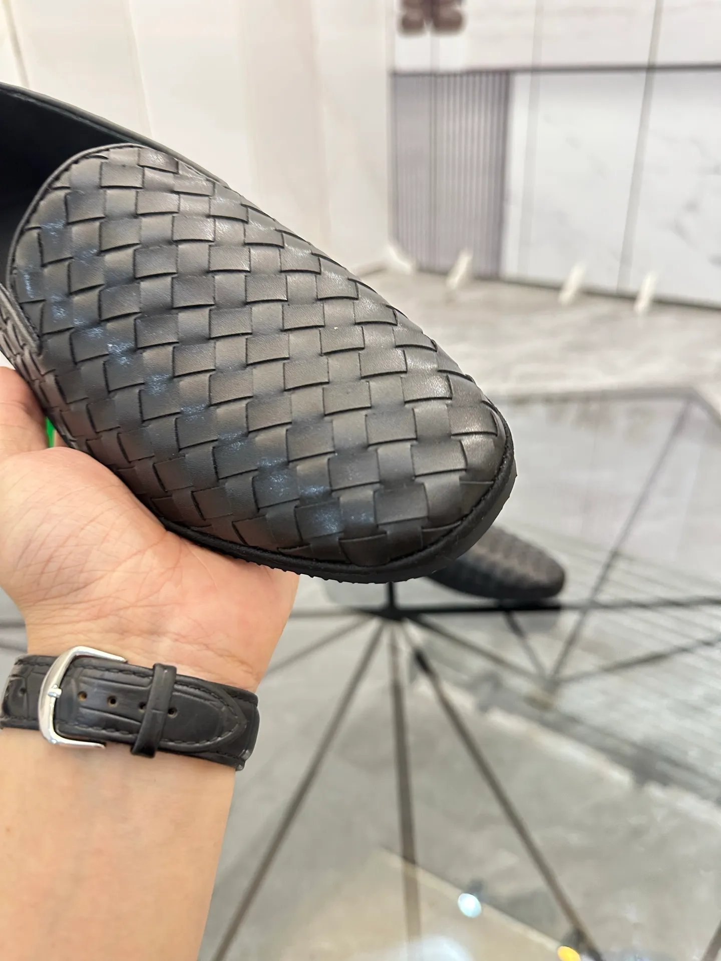 Men's shoes for sale 💰: 💰P460¥ Product trademark: BV* "Botte Venetta*" slip-on shoes, lazy shoes, regular size: 38-44. (Can be customized to 45.) Product materials: imported first-layer woven cowhide leather upper, water-dyed cowhide lining, original outsole. No.: D301